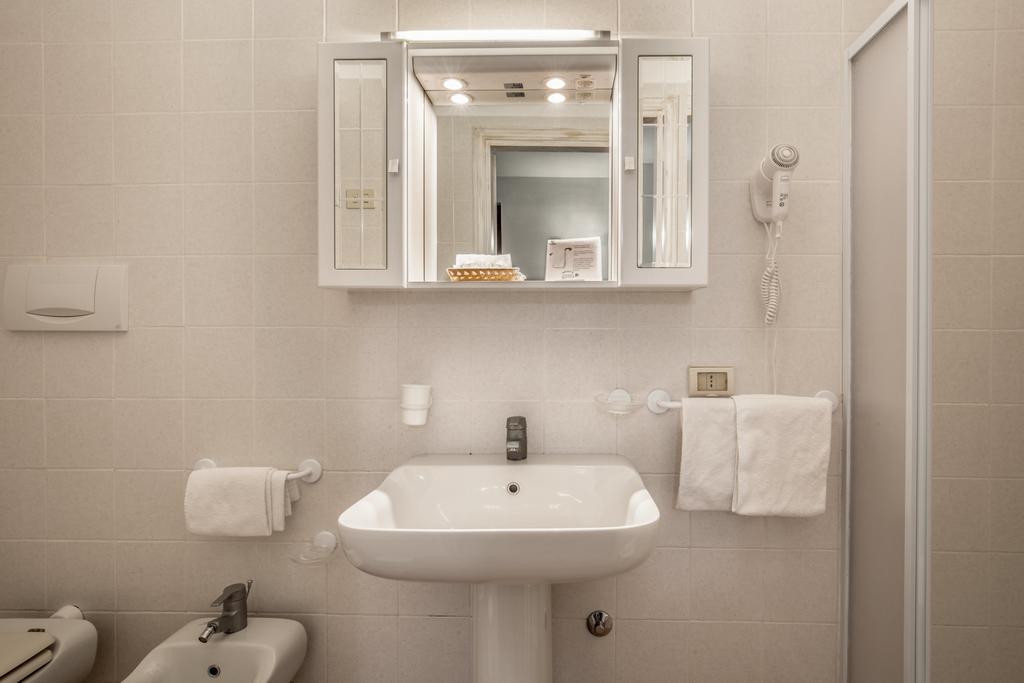 Tris Hotel Orbetello Room photo
