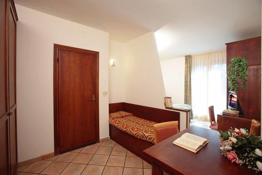 Tris Hotel Orbetello Exterior photo
